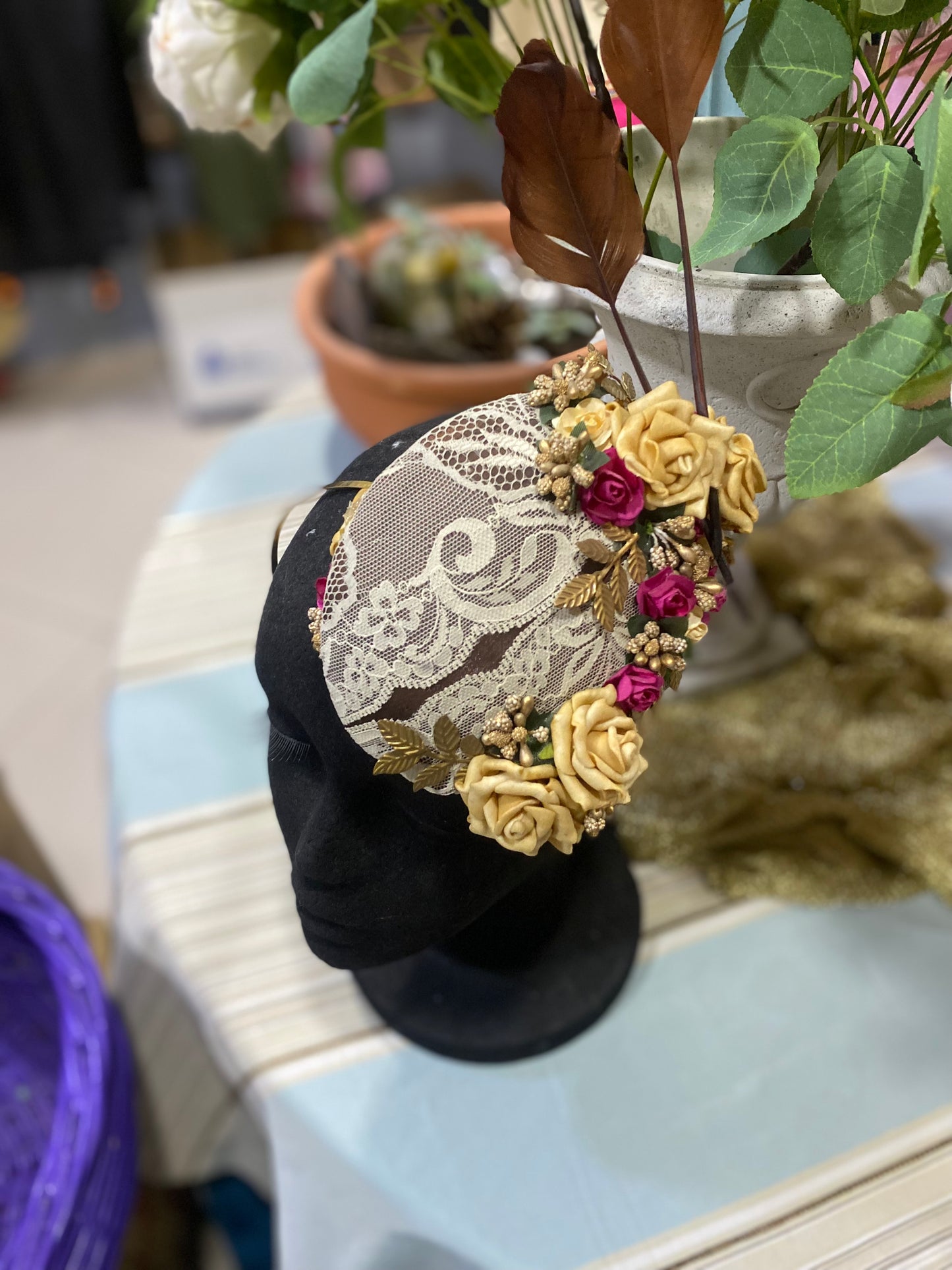 Tocado encaje floral