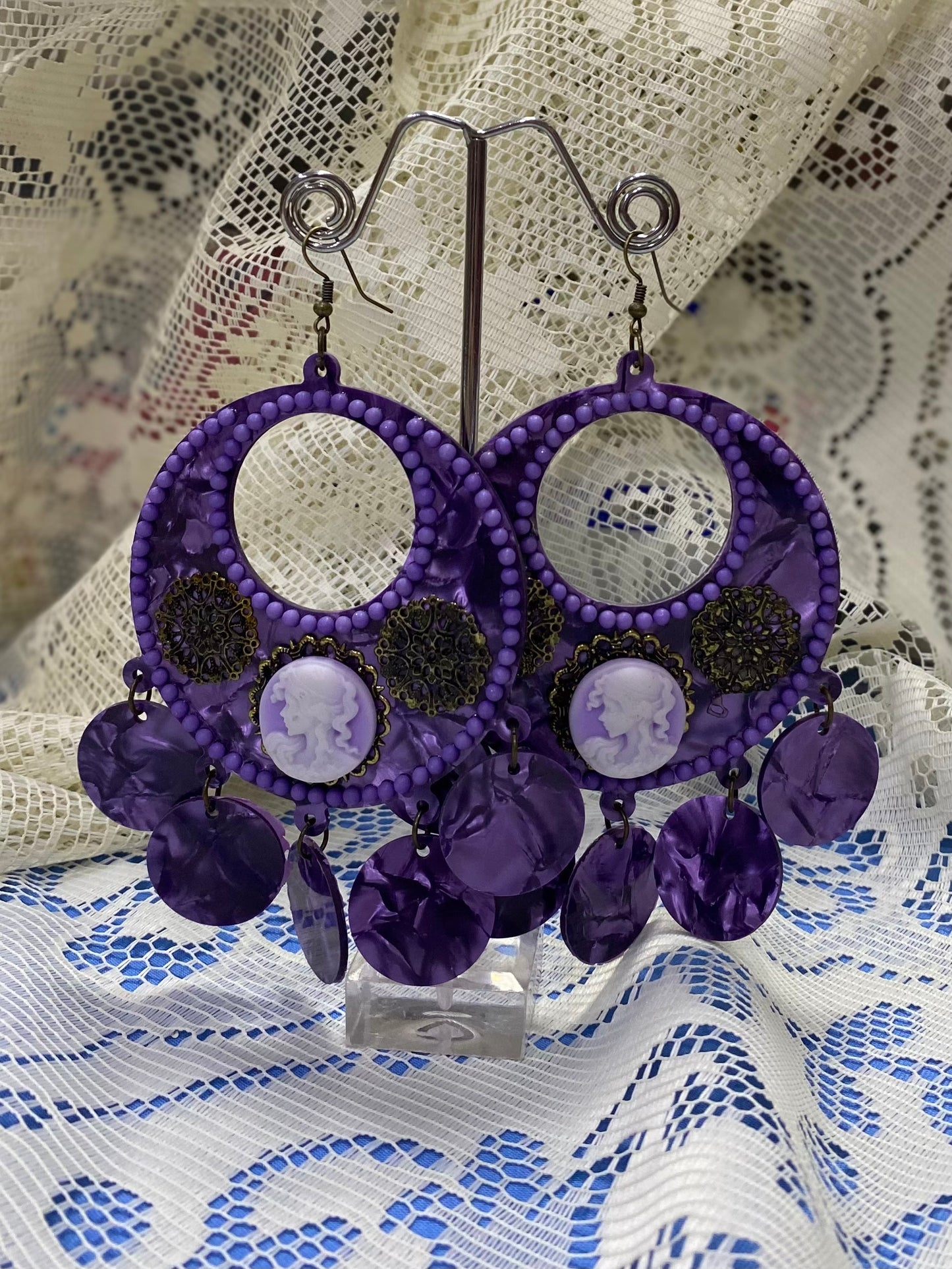 Pendiente morado