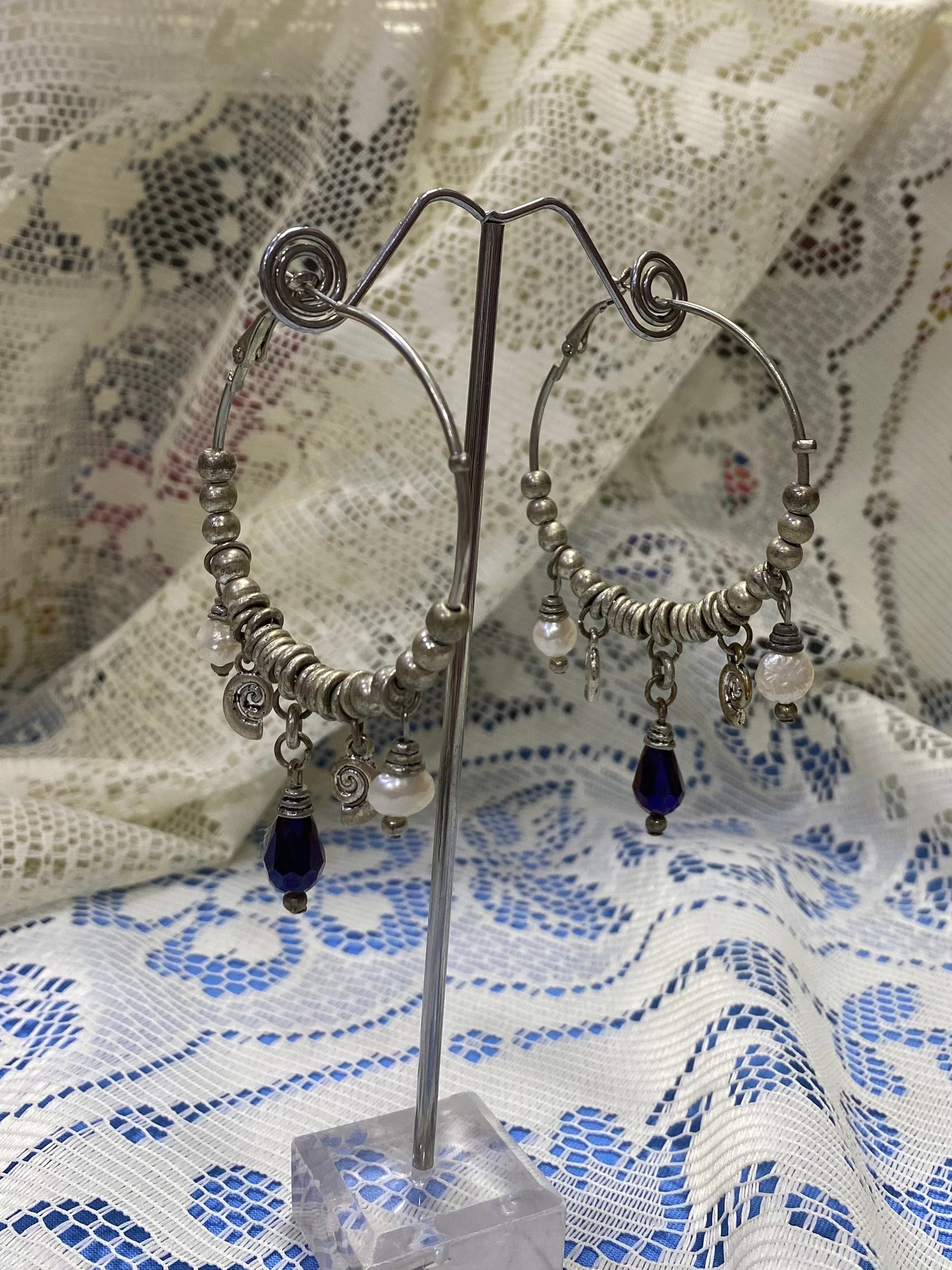 Pendiente plata con detalles blancos y piedra morada