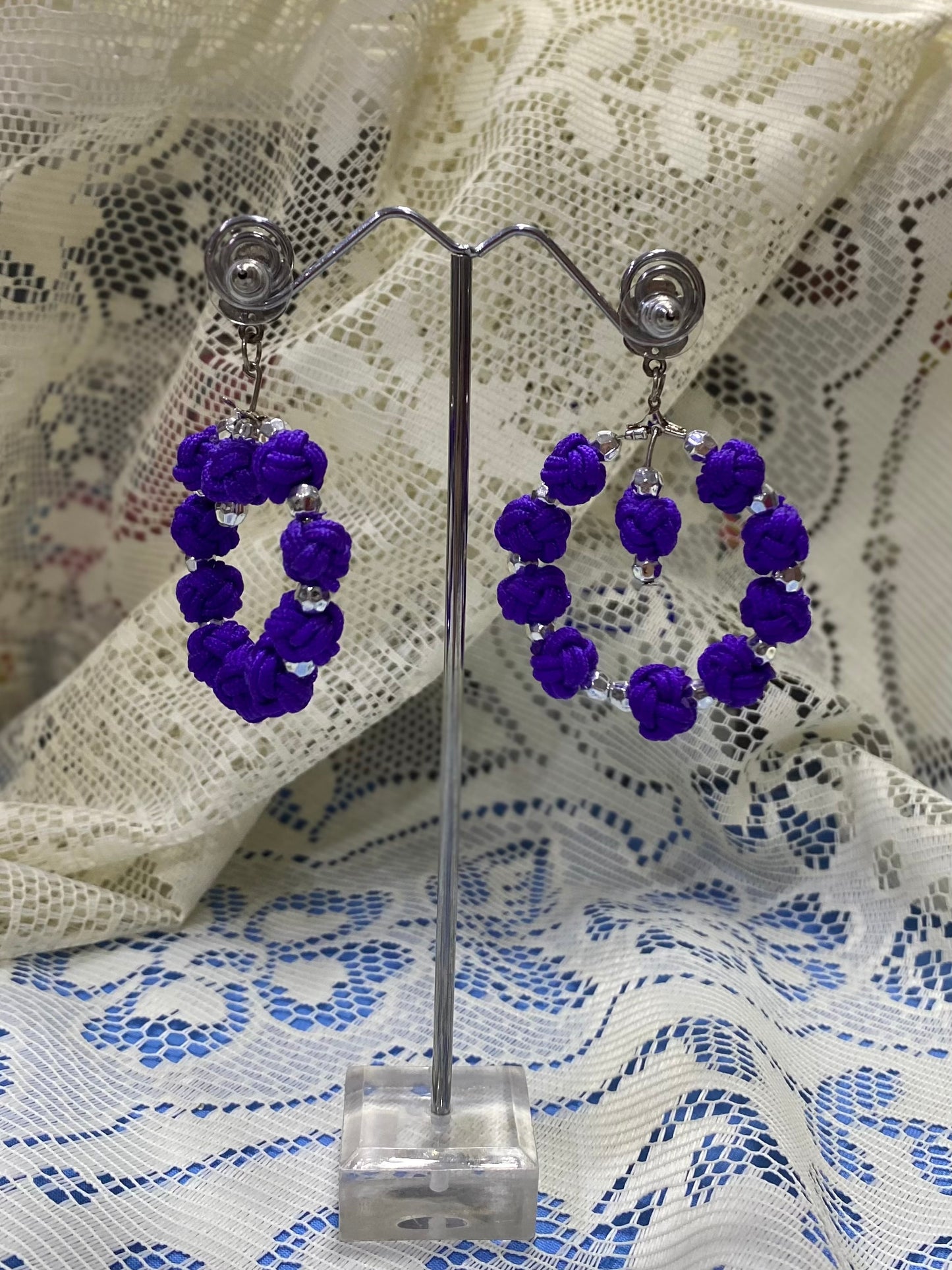 Pendiente morado