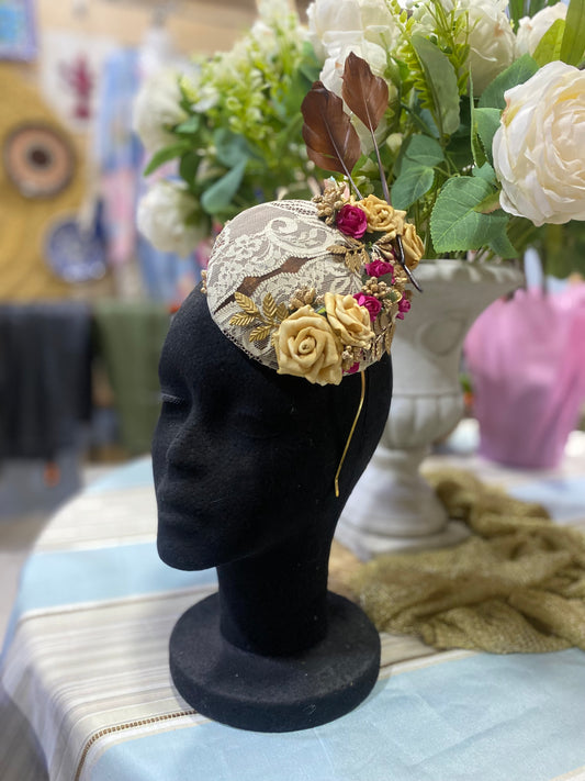 Tocado encaje floral